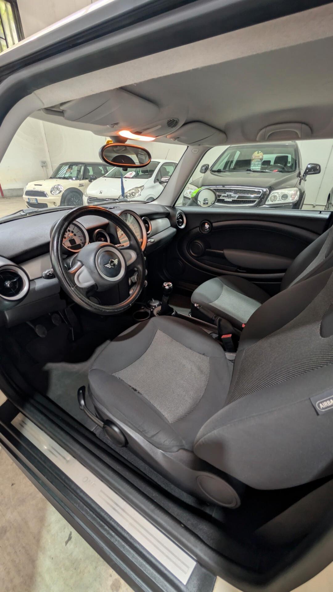 Mini 1.4 16V One (55kW)