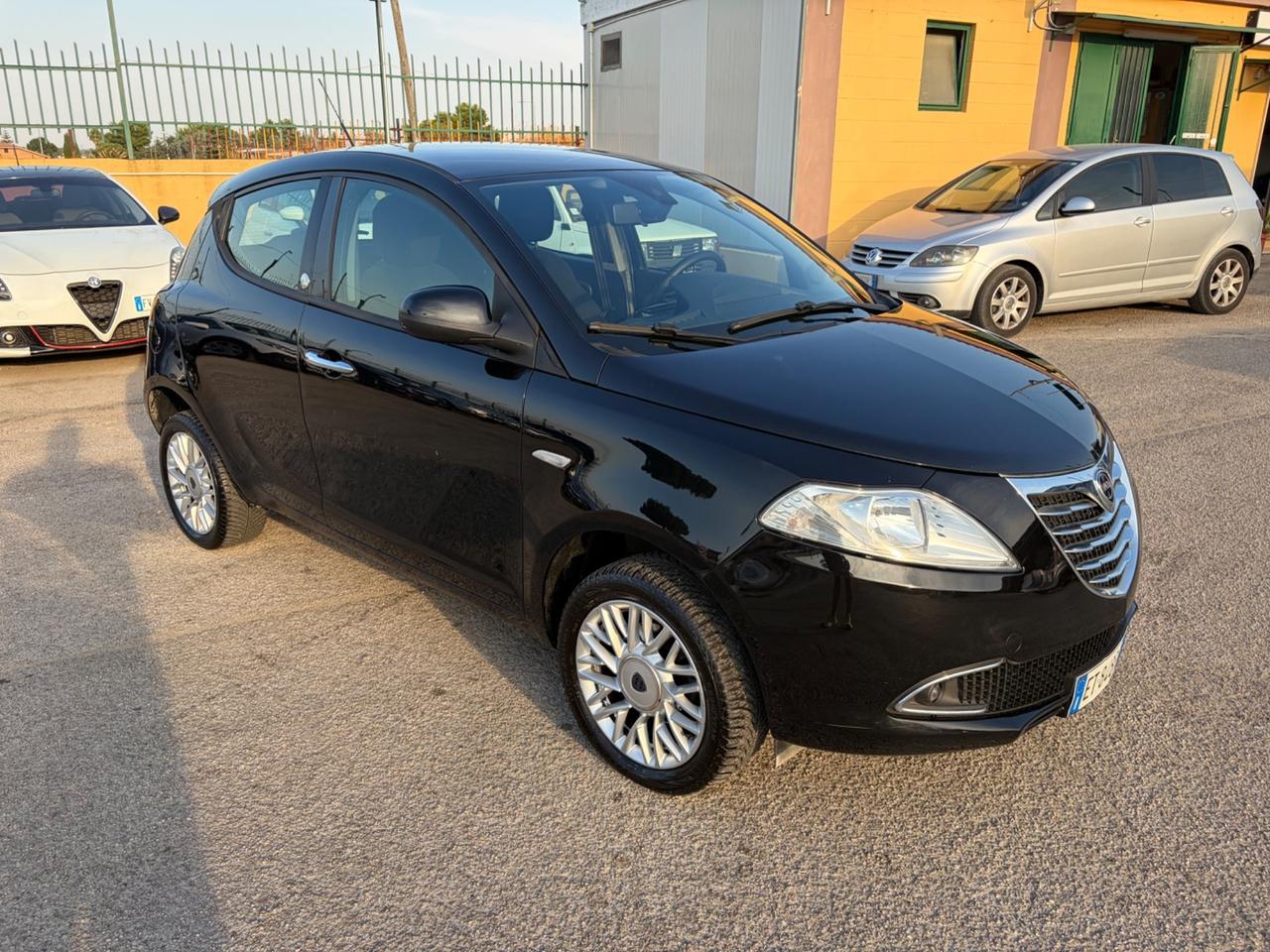 Lancia Ypsilon 0.9 TwinAir 85 CV 5 porte Metano Ecochic Gold