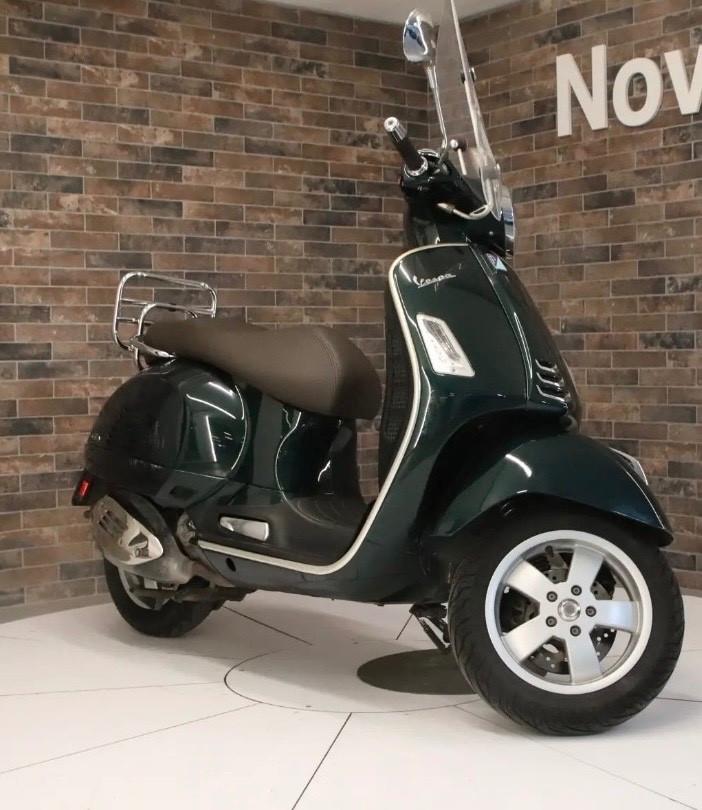 Piaggio Vespa 300 GTS