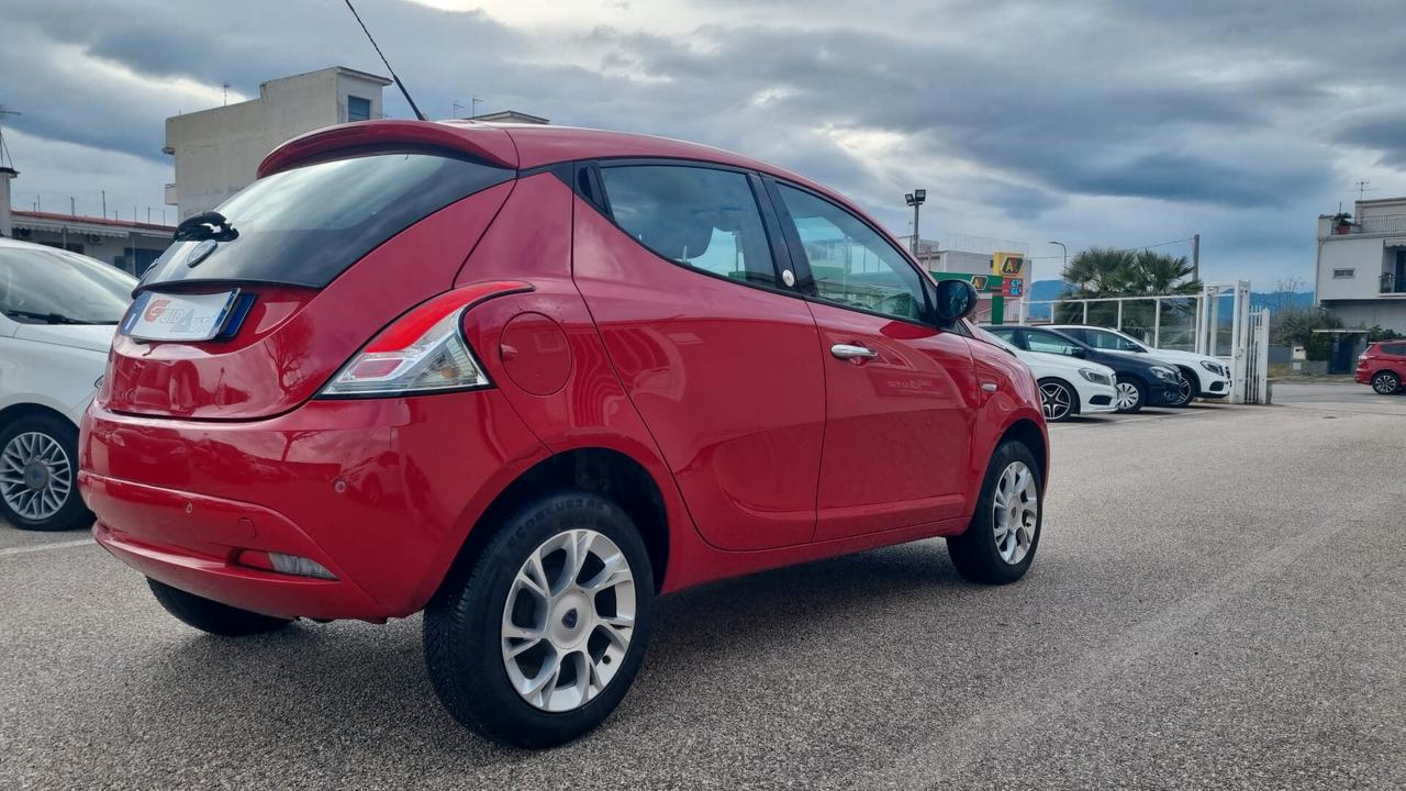 Lancia Ypsilon 0.9 TwinAir 85 CV 5 porte Metano Ecochic Platinum