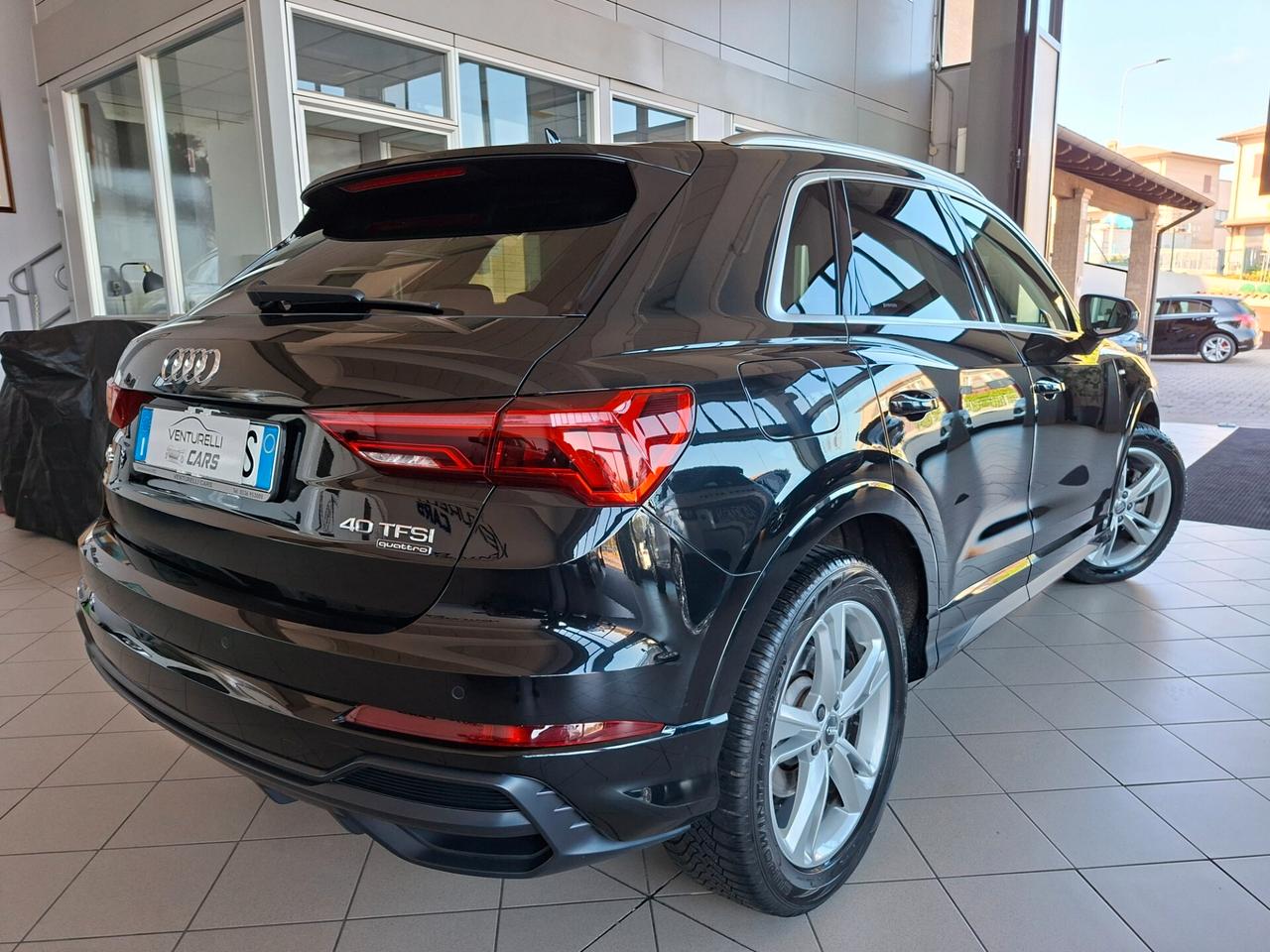 Audi Q3 40 TFSI quattro S tronic line edition TETTO
