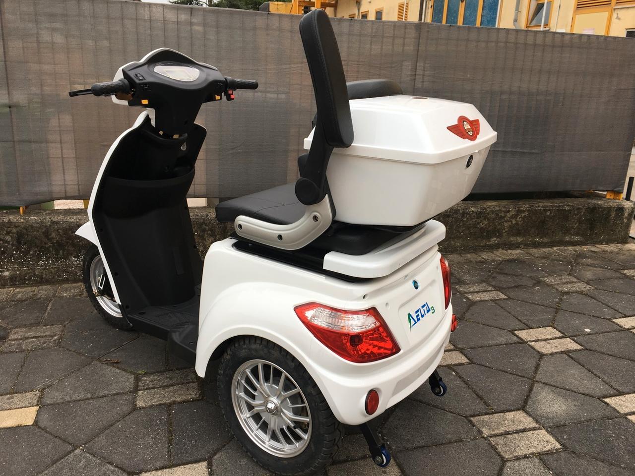 DELTA3 Scooter elettrico per anziani/disabili