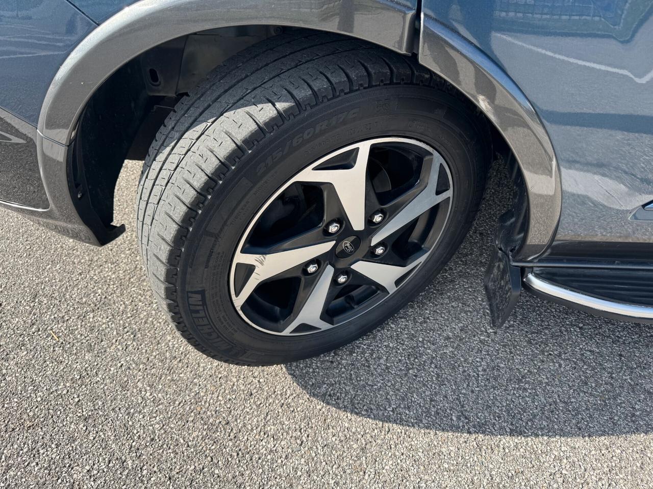 Ford Tourneo Custom Active 2.0 Diesel-Hybrid 185CV 8 posti