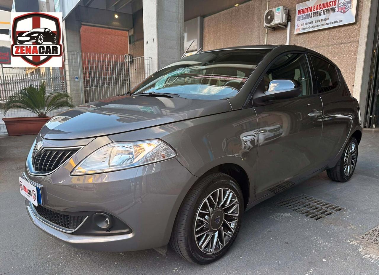 Lancia Ypsilon 1.0 FireFly 5 porte S&S Hybrid Gold Plus Telecamera Cerchi in lega Car Play