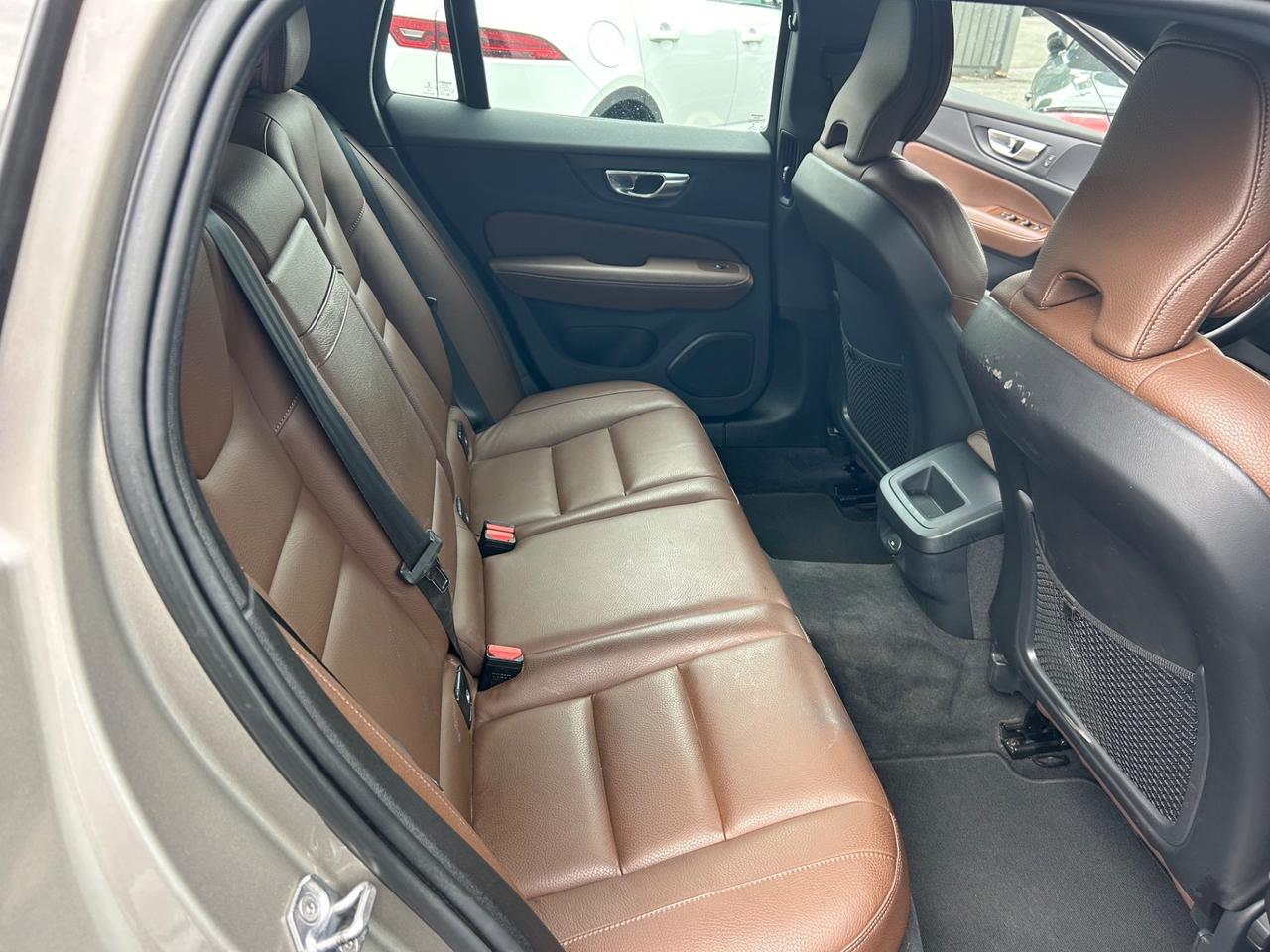 Volvo V60 Cross Country B4 (d) AWD automatico Plus