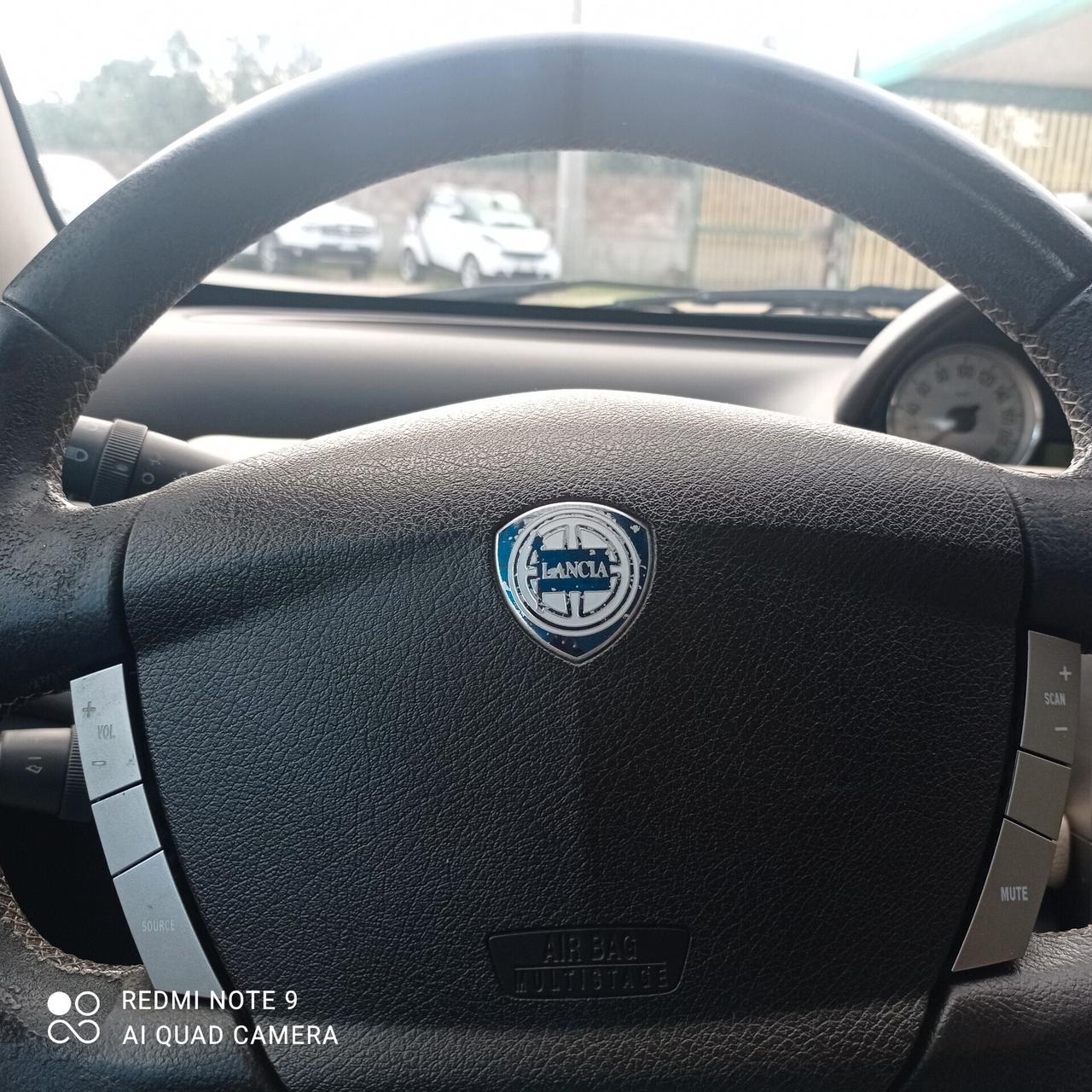 Lancia Ypsilon 1.3 MJT 90 CV Platino automatica