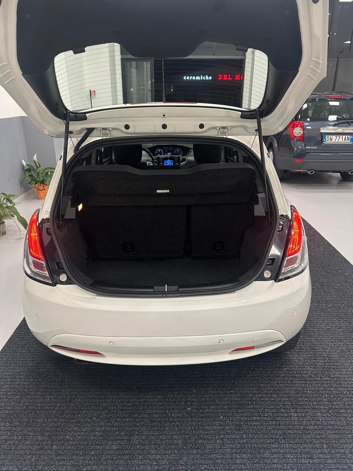 Lancia Ypsilon 1.2 69 CV 5 porte Platinum