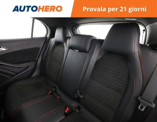 MERCEDES-BENZ GLA 180 Premium