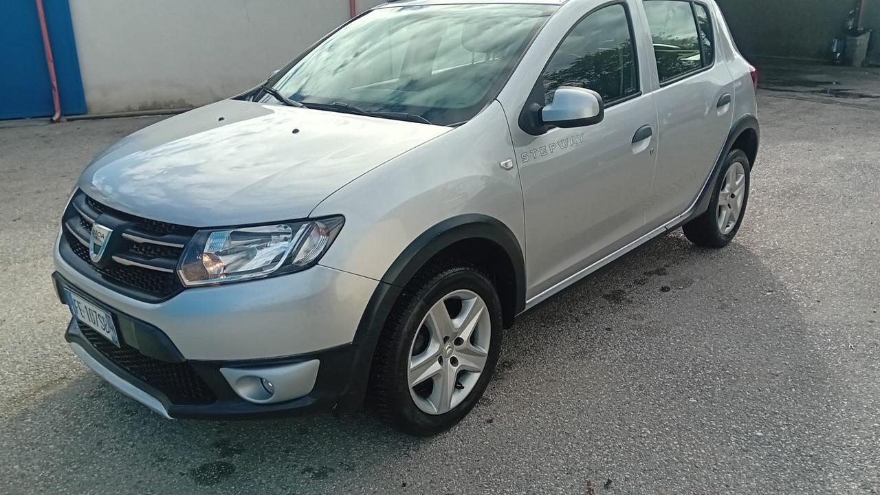 Dacia sandero stepway-1.5 dci- camb/aut-2016