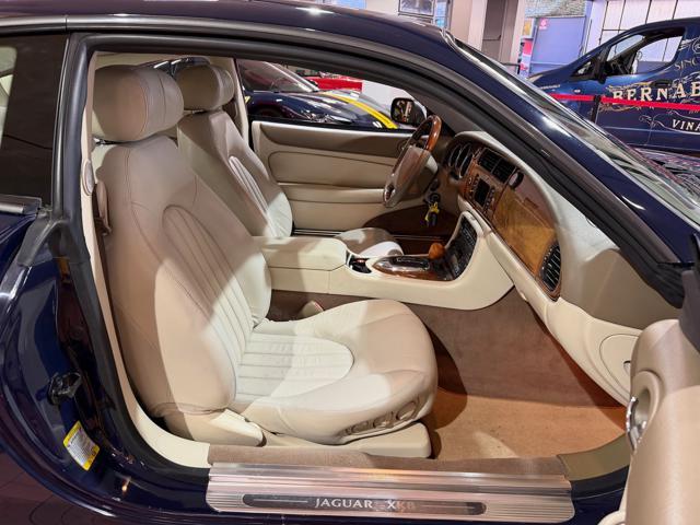 JAGUAR XK8 4.0 Coupé Pelle beige tagliandi