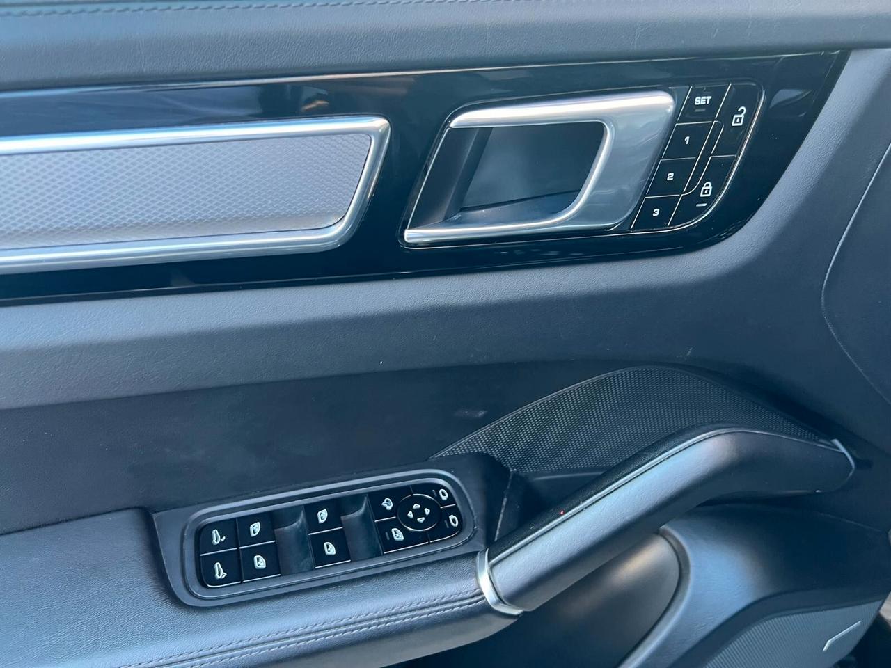 PORSCHE CAYENNE COUPE' 3.0 V6 340CV TETTO PELLE CAM360° ANNO 2020