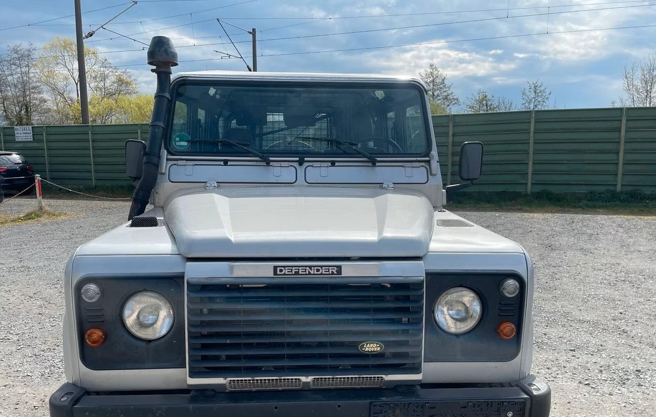 Land Rover Defender 110 Station Wagon 9 posti
