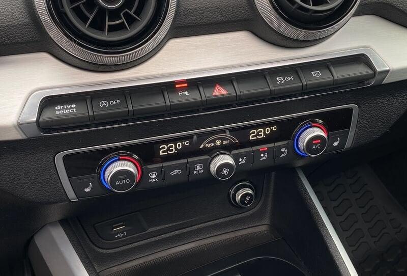Audi Q2 S Line interno ed esterno 1.5 TFSI 150CV 35 Tetto