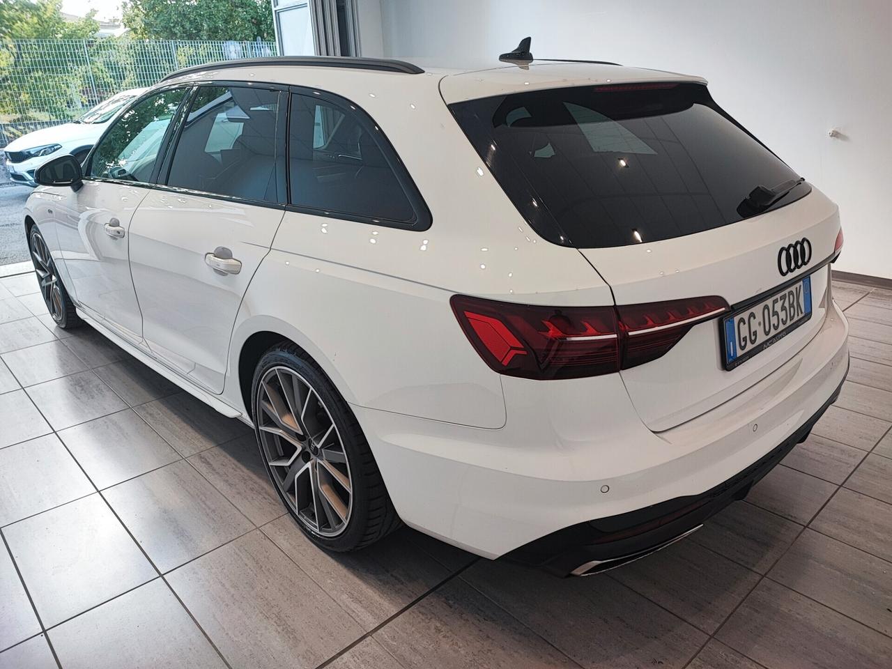Audi A4 35 TDI S tronic line edition