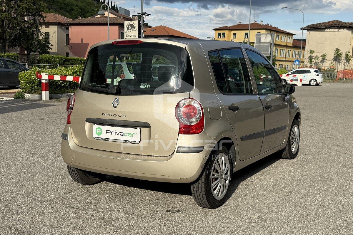 RENAULT Modus 1.2 16V Saint Tropez