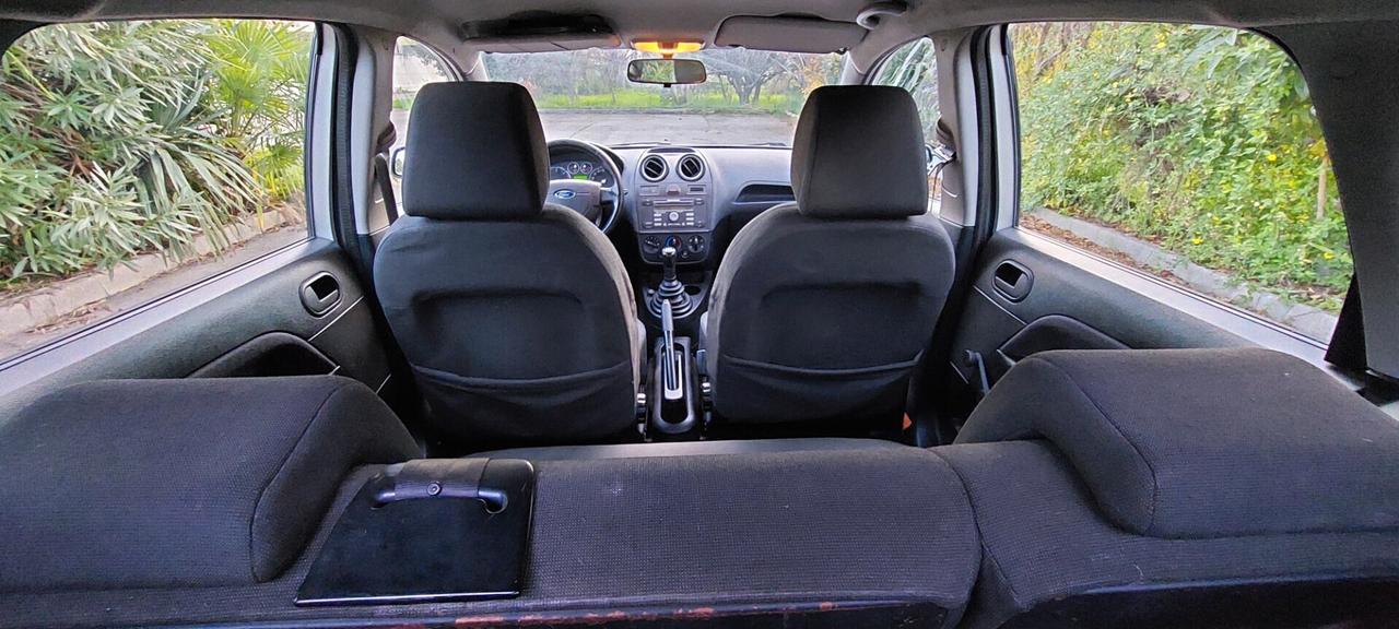 FIESTA 1,4 DIESEL 70 CV X NEOPATENTATI LEGA GOMME NUOVISSIME IMPECCABILE