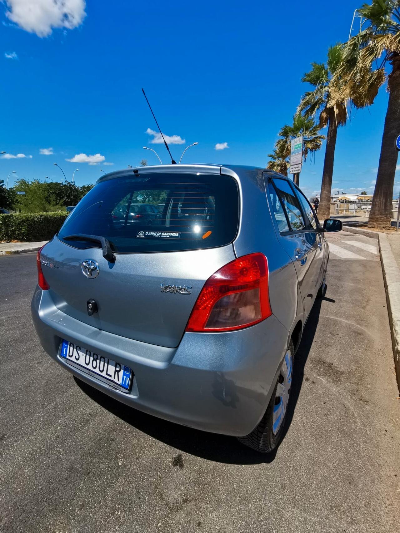 Toyota Yaris 1.3 5P. Sol solo km.97000