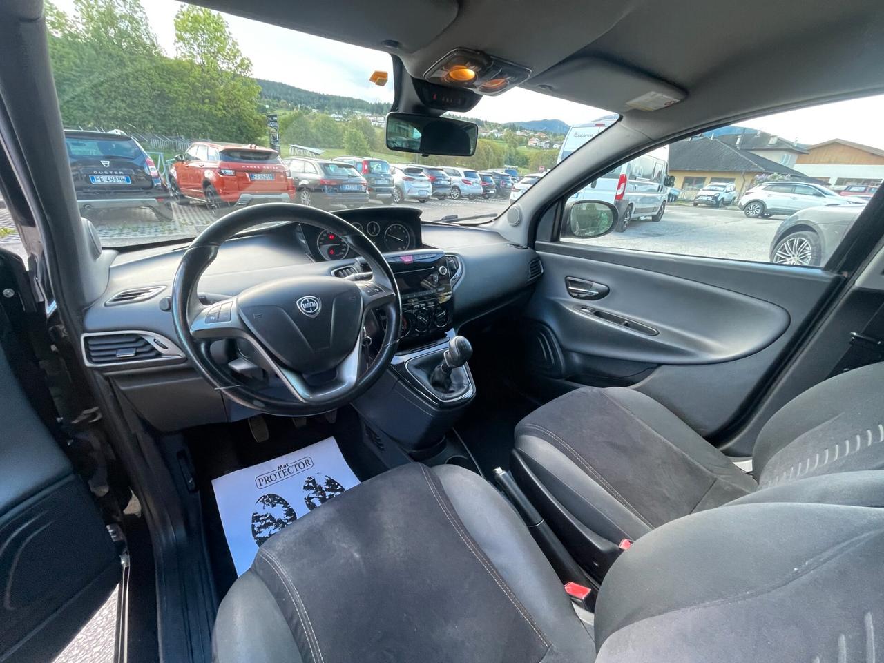 Lancia Ypsilon 1.2 69 CV 5 porte S&S Platinum