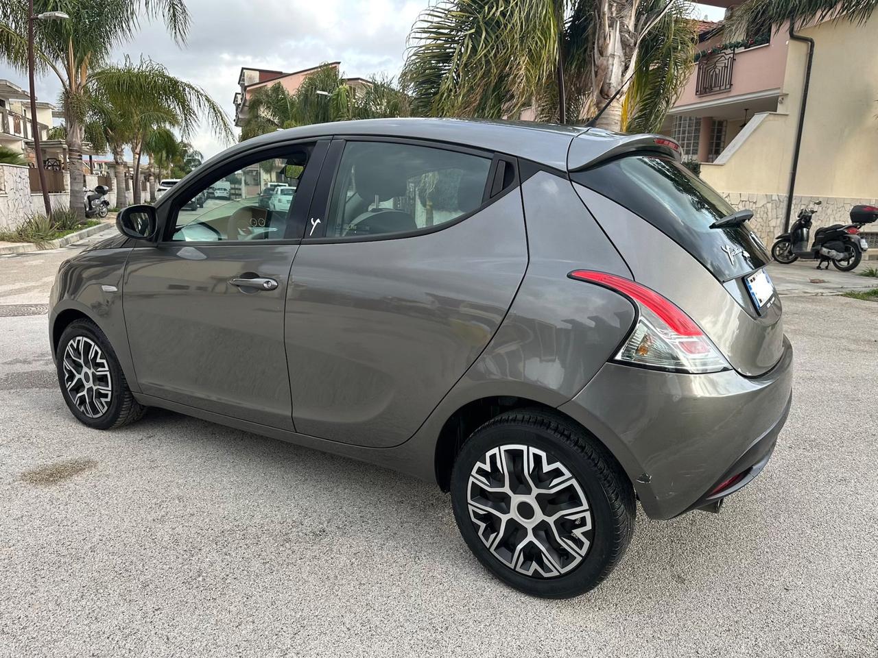 Lancia Ypsilon 1.2 69 CV 5 porte Gold