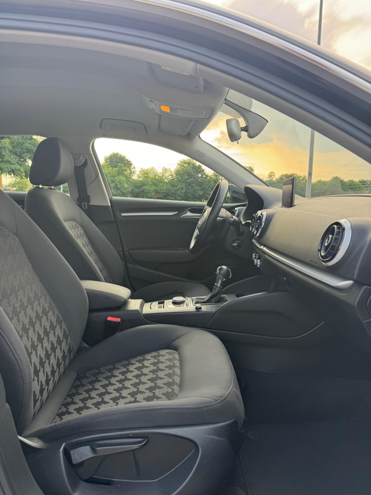 Audi A3 1.6 TDI clean diesel S tronic Ambition