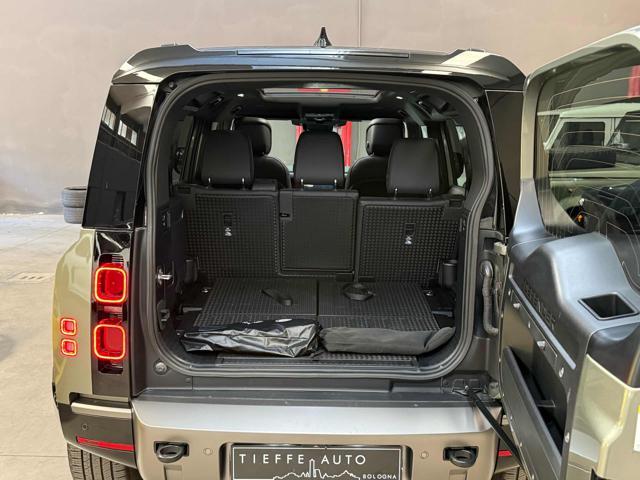 LAND ROVER Defender 110 3.0D I6 AWD Auto X-Dynamic HSE *GARANZIA 2030*