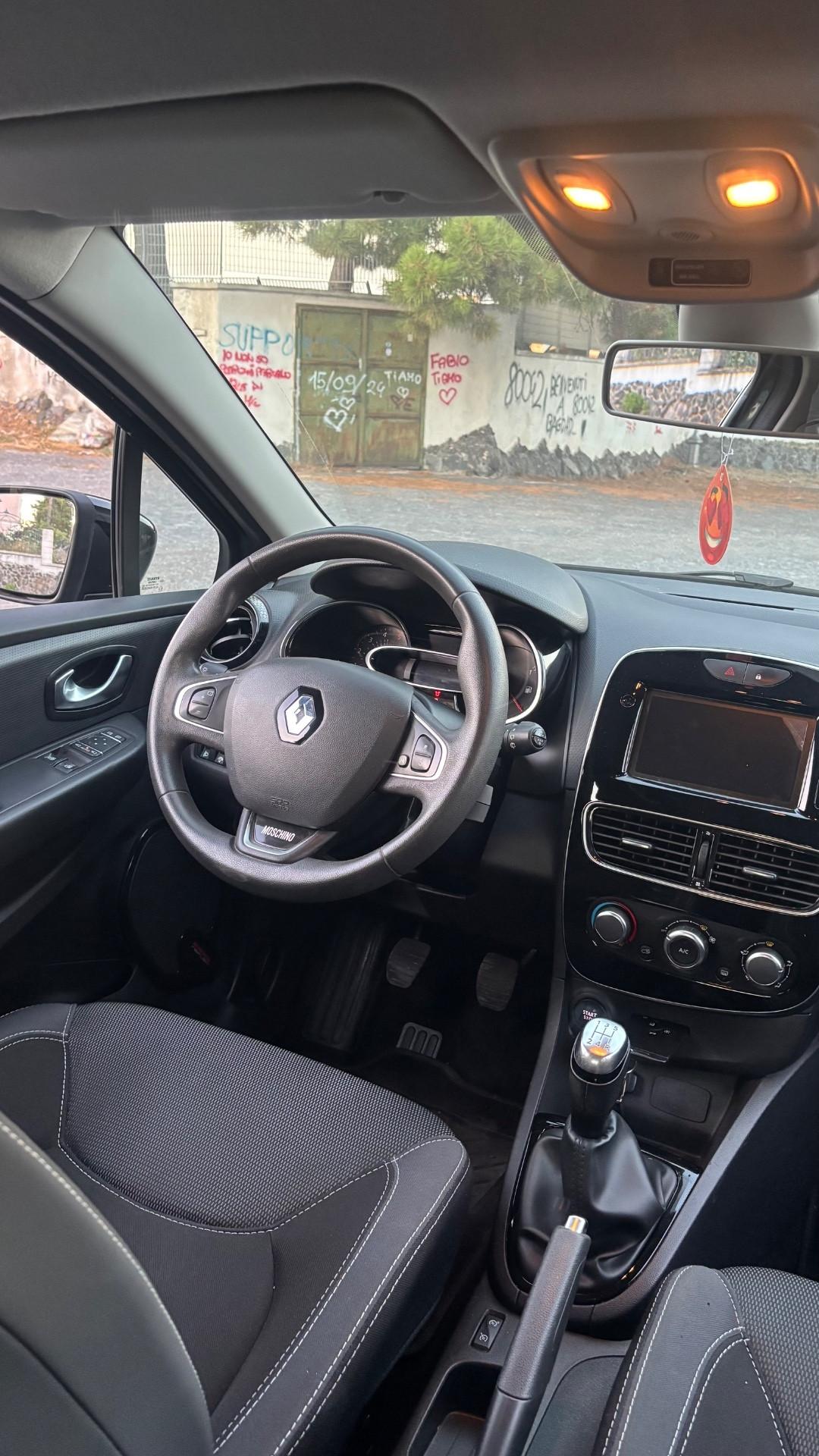 Renault Clio dCi 8V 75 CV 5 porte Moschino Life