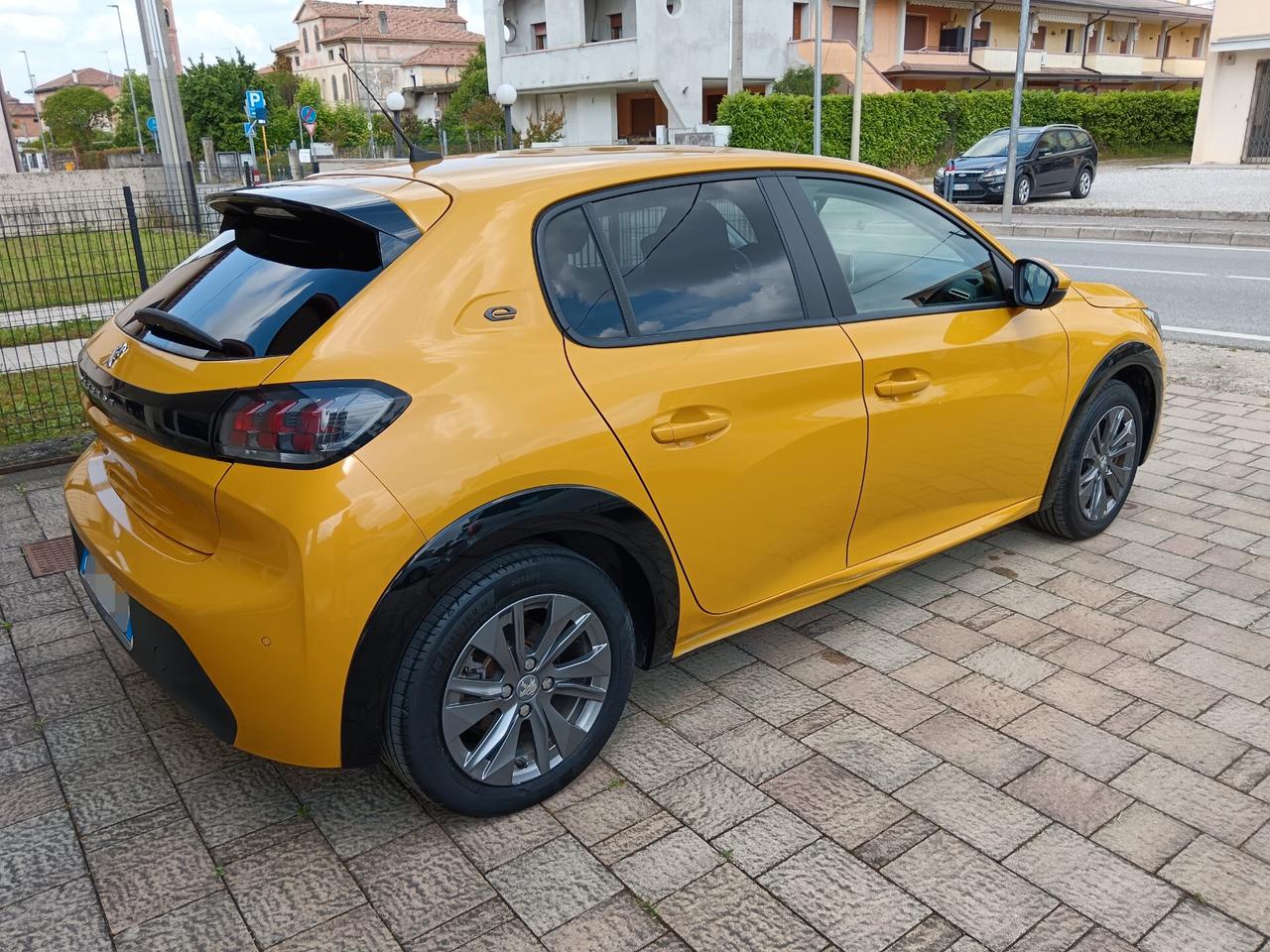 Peugeot 208e 136 CV 5 porte Allure Pack