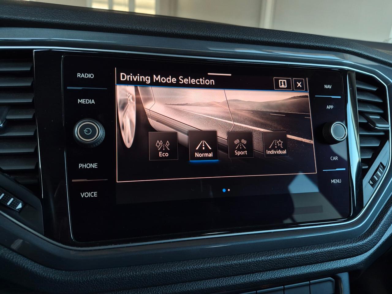 Volkswagen T-Roc 1.5 TSI (BENZINA) R-LINE SPORT LED COCKPIT PRO RETROCAM. CARPLAY 18"