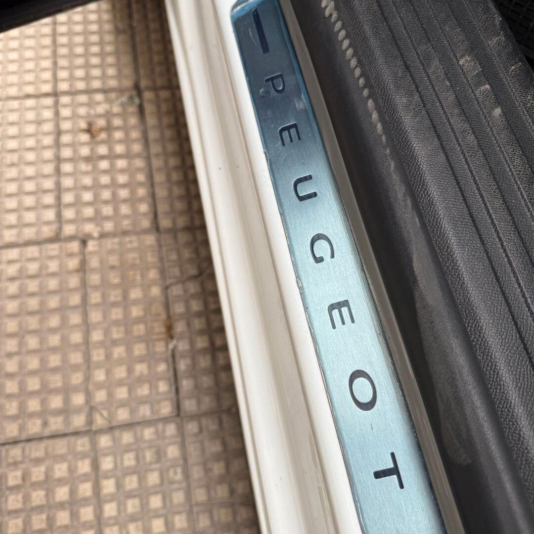 Peugeot 2008 **IVA ESPOSTA, AUTOCARRO**