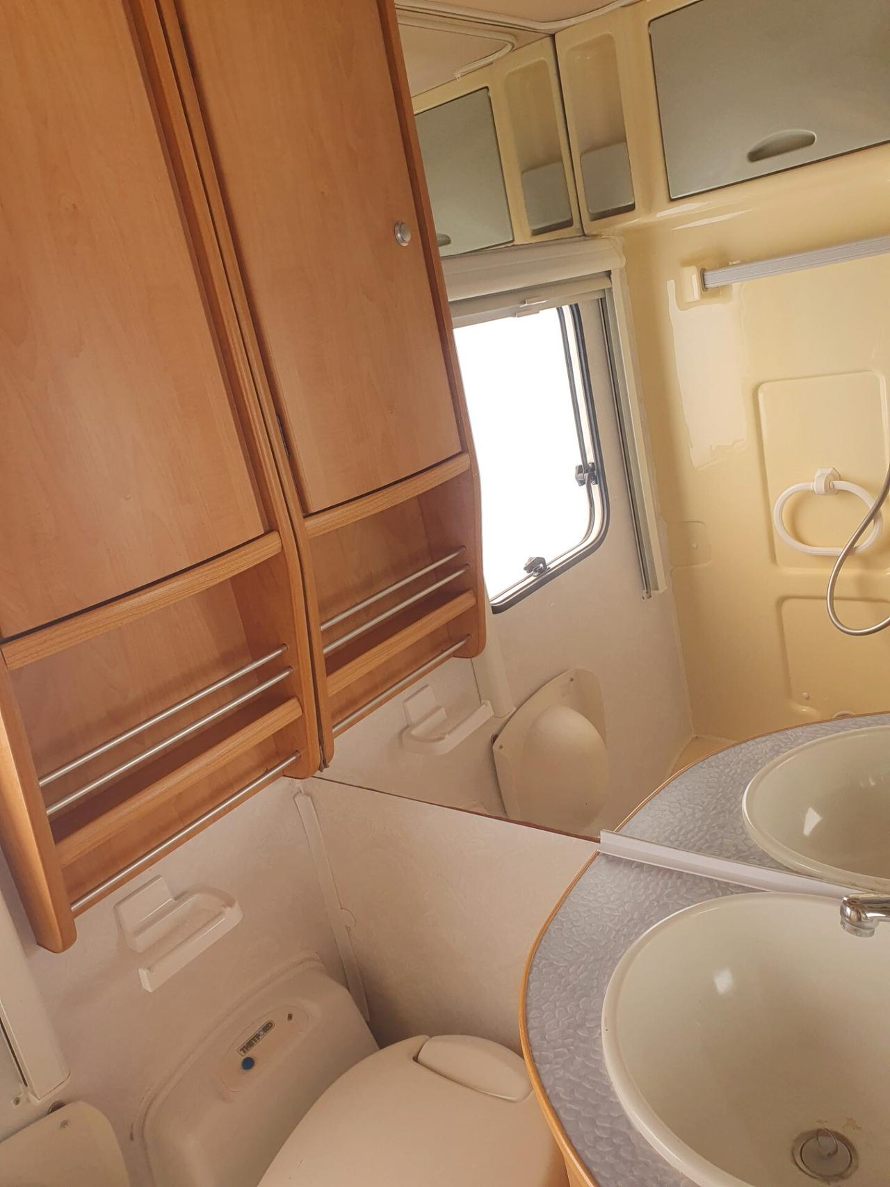 Camper challenger semi integrale Ford transit 2003