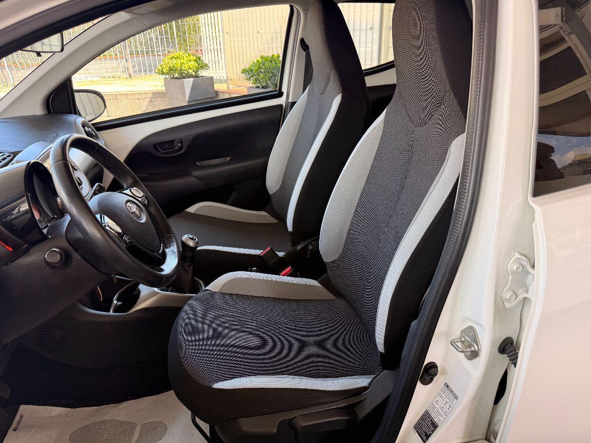 TOYOTA - Aygo 5p 1.0 x-play my15