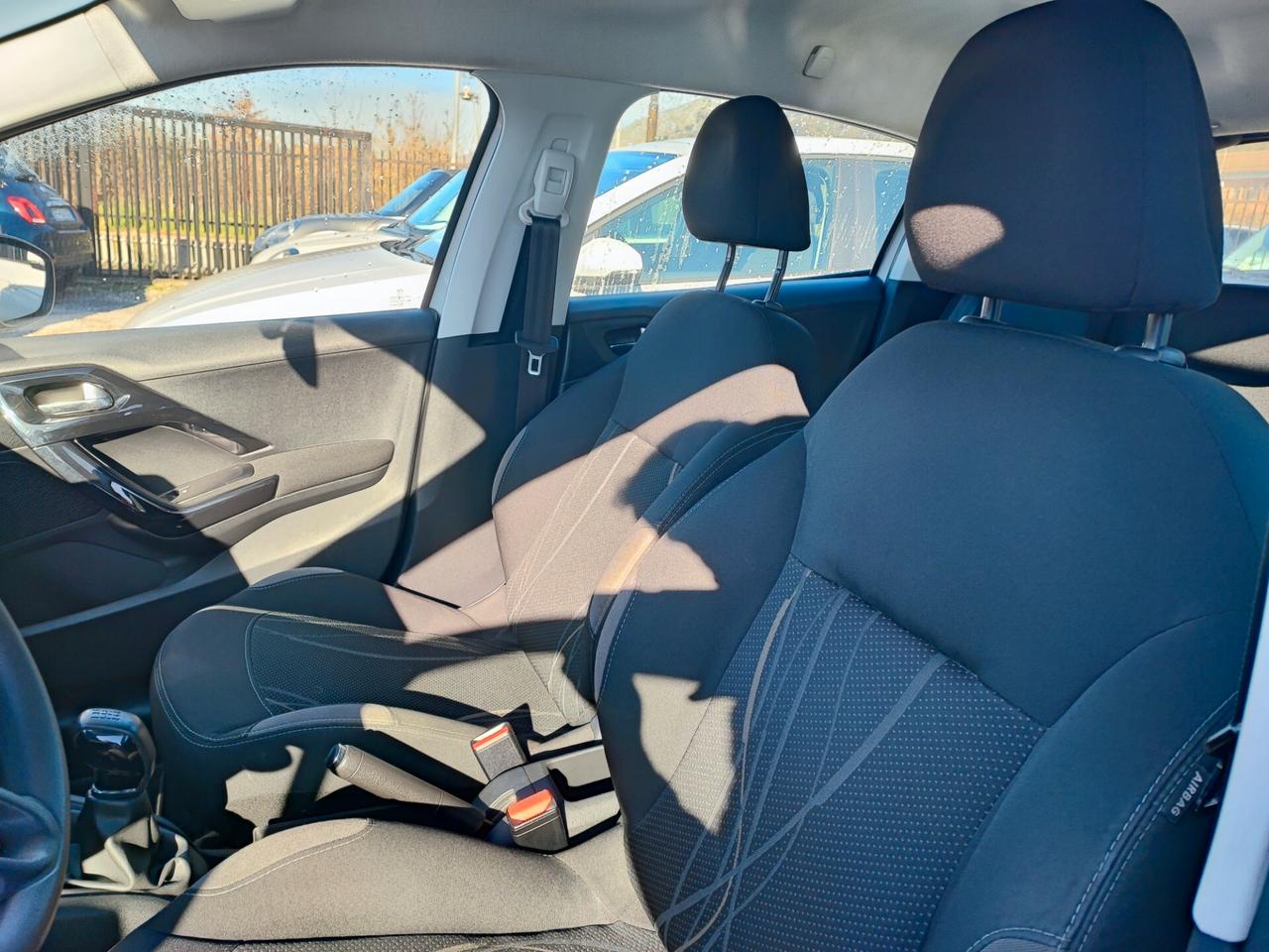 Peugeot 208 1.4 HDi 68 CV 5 porte Allure