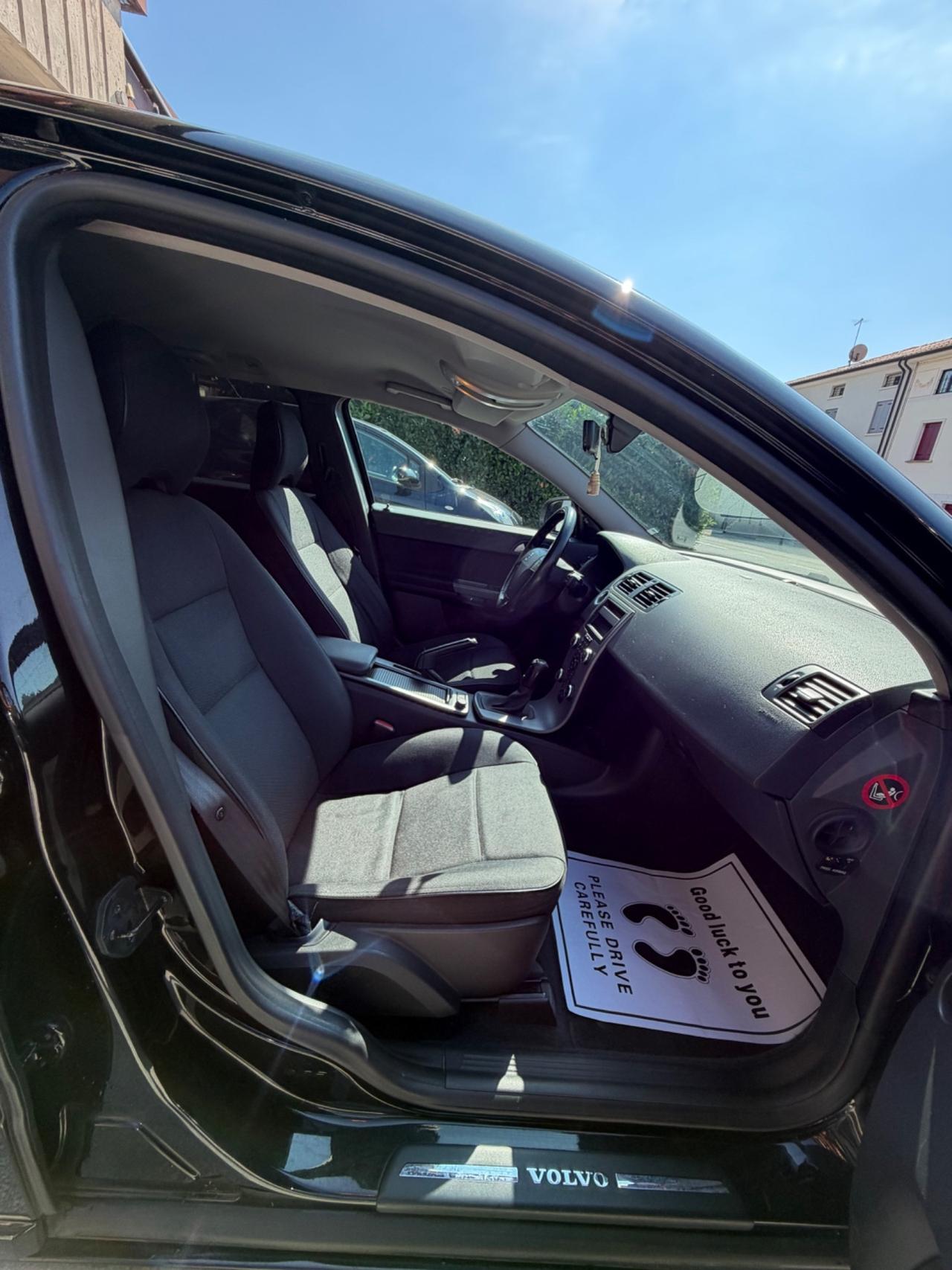 Volvo V50 D2 R-design