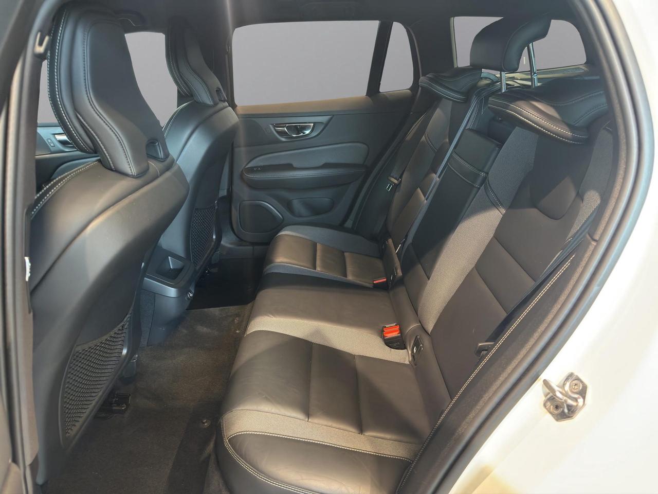 Volvo V60 2.0 d4 R-design awd geartronic my20