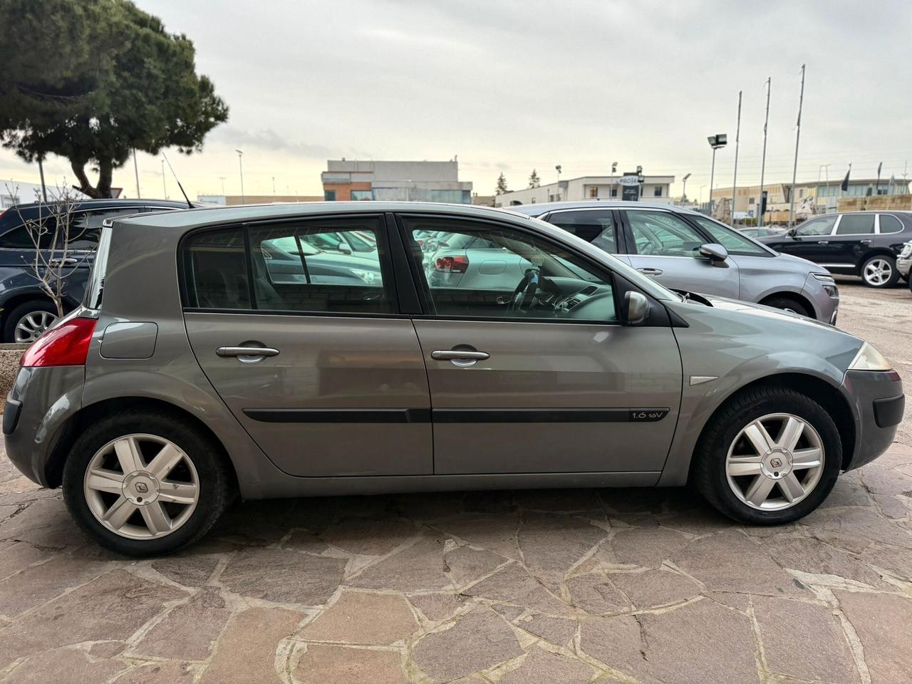Renault Megane 1.6 16V GPL