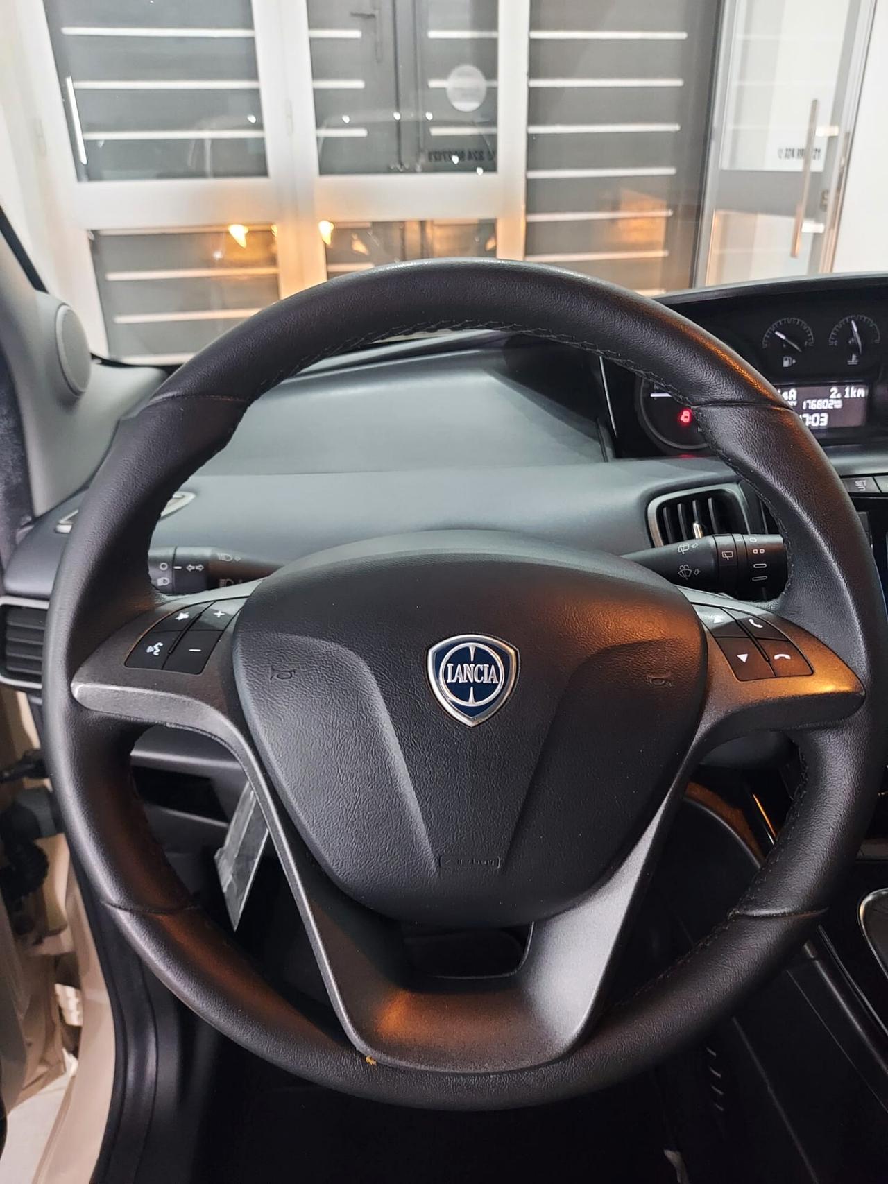 Lancia Ypsilon 1.2 69 CV 5 porte GPL Ecochic Silver