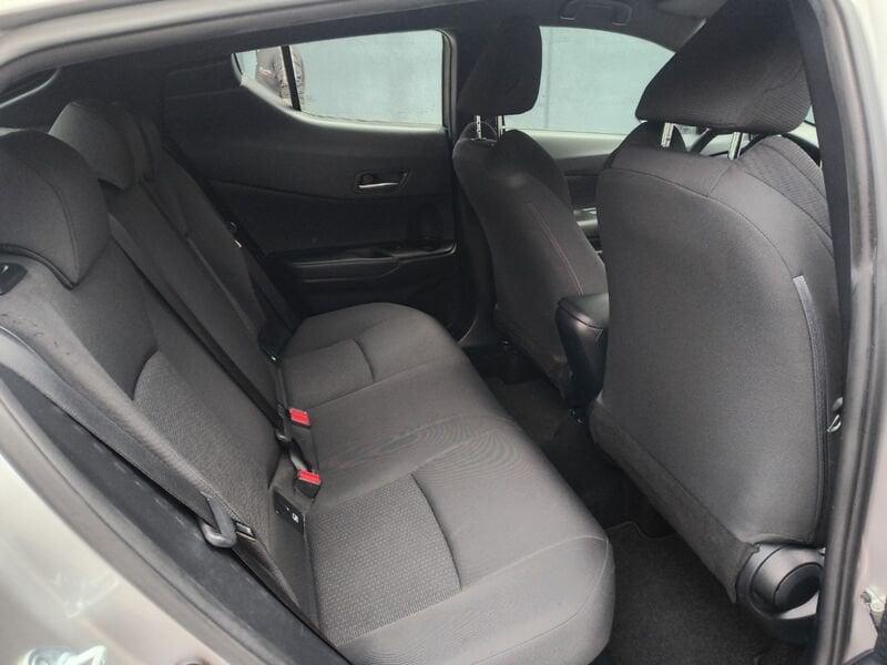 Toyota C-HR 1.8 Hybrid e-cvt business