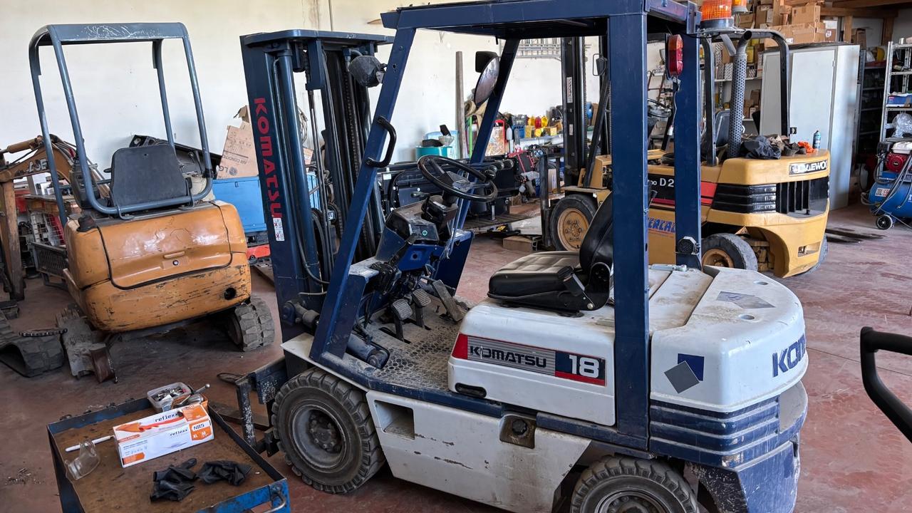 Komatsu 18