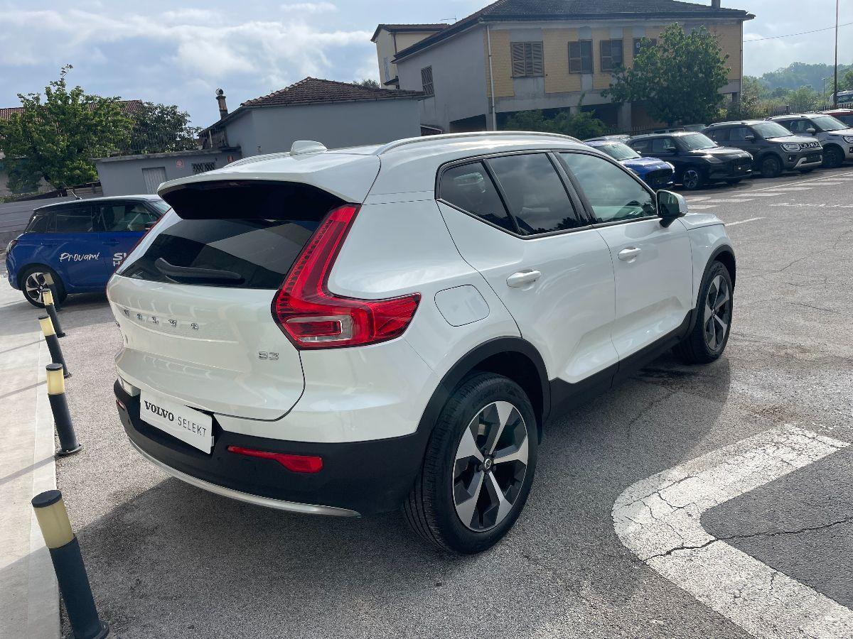 VOLVO - XC40