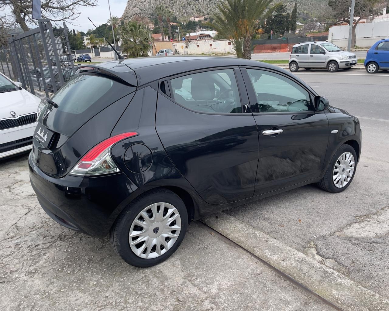 Lancia Ypsilon 1.2 69 CV 5 porte Platinum