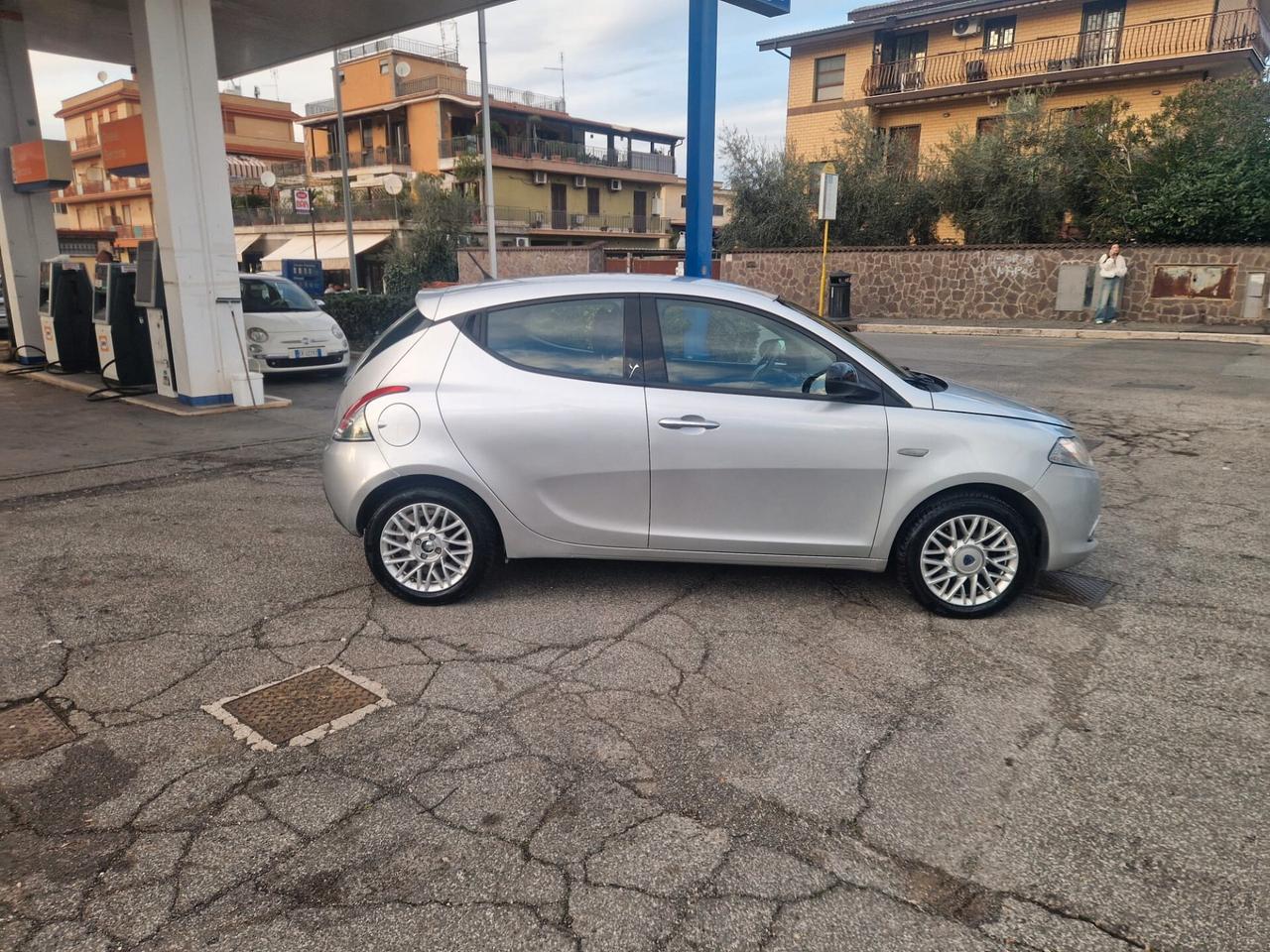 Lancia Ypsilon 1.2 69 CV 5 porte GPL Ecochic Silver