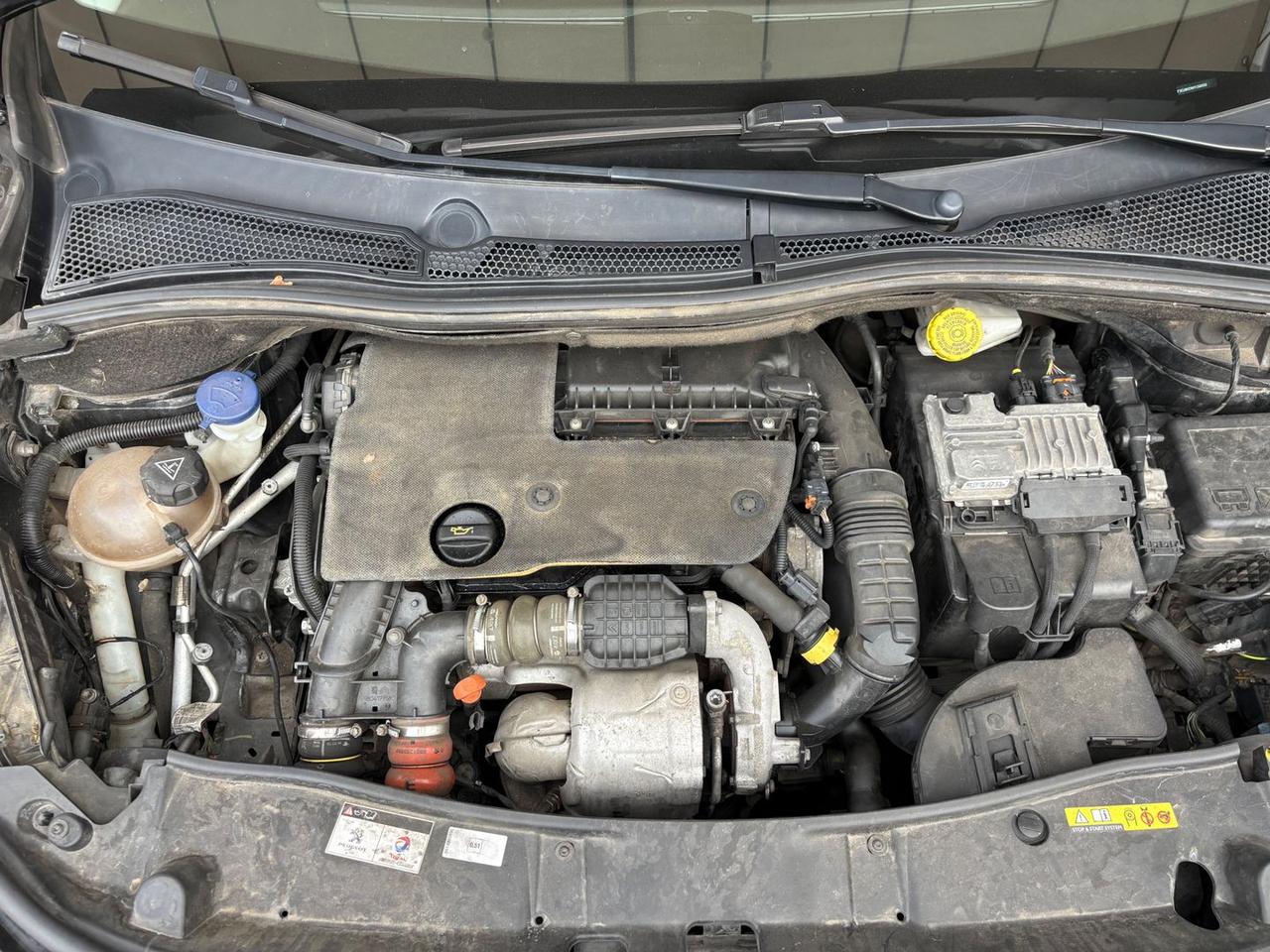 Peugeot 2008 Allure 1.6 Blue HDI 120 DISTRIB #9753