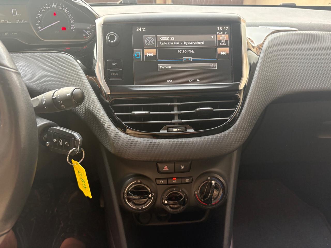 Peugeot 2008 BlueHDi 100 Black Matt 2015