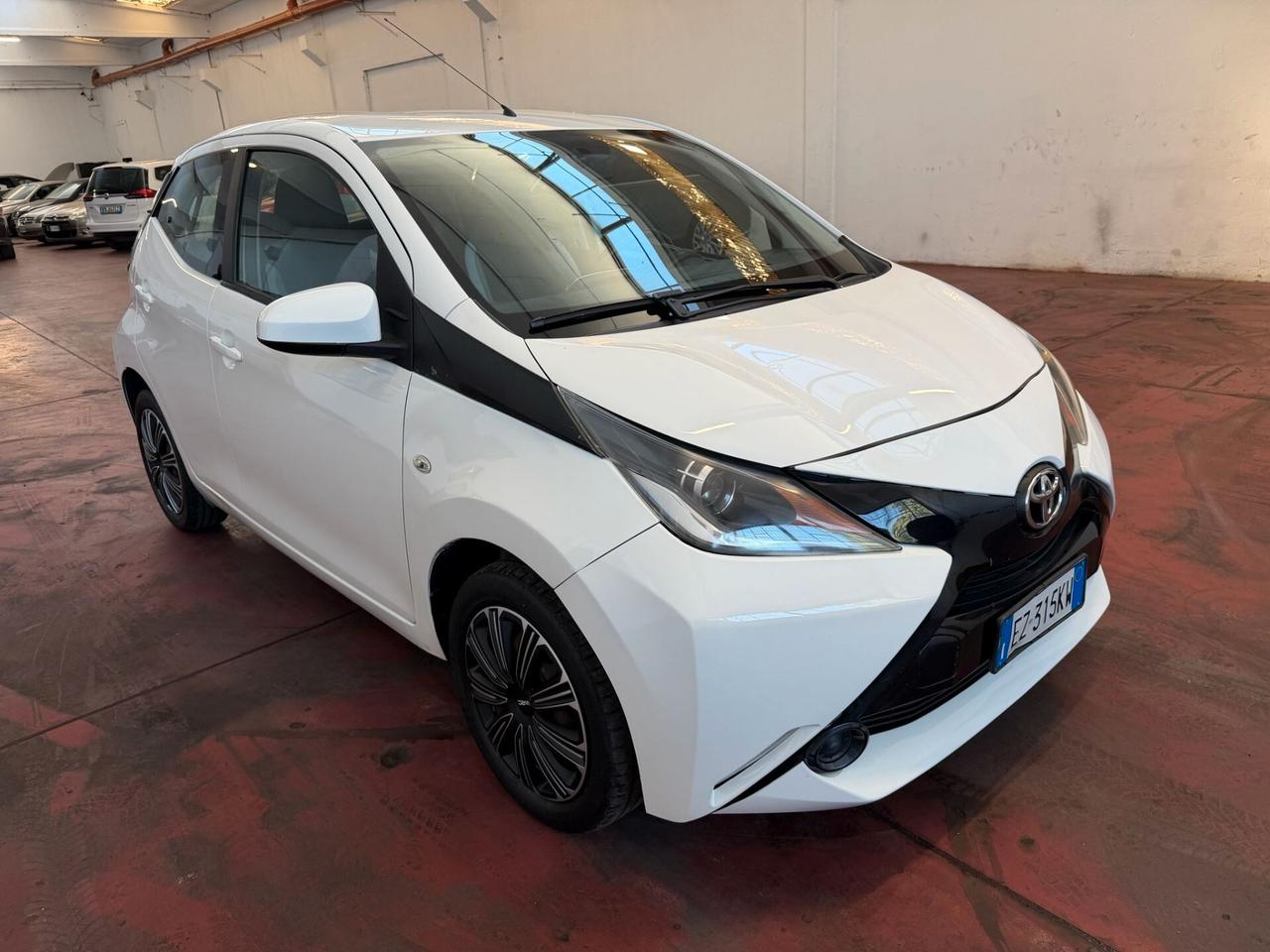 Toyota Aygo 1.0 VVT-i 69 CV 5 porte x-wave MMT cambio automatico 86.000km neopat