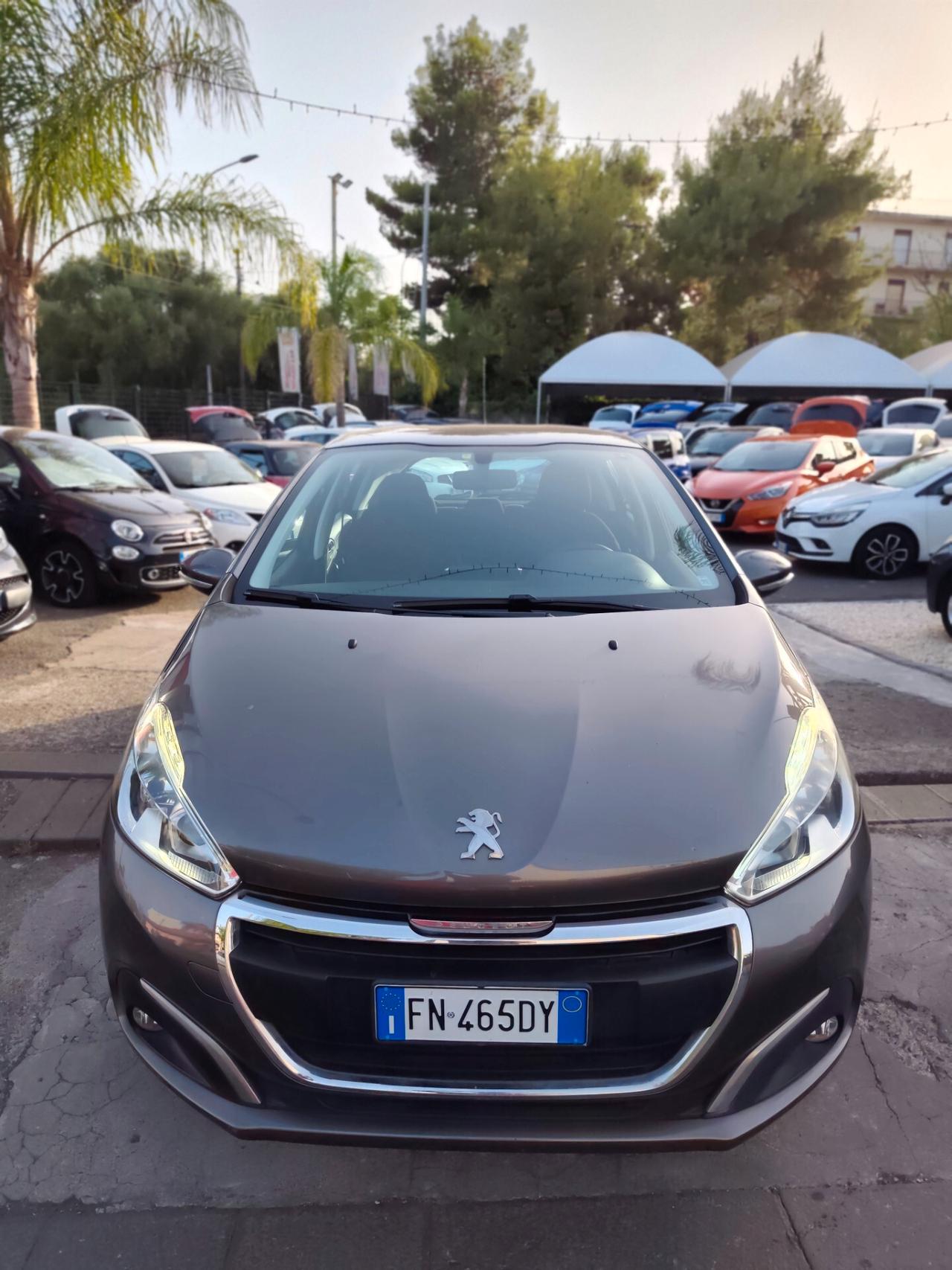 Peugeot 208 PureTech 82 5 porte Black Line