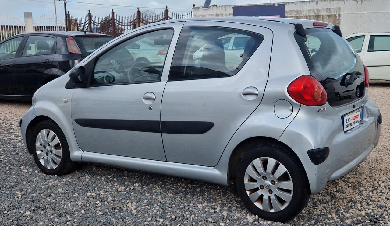 Toyota Aygo 1.4 turbodiesel 5 porte Sol 2009