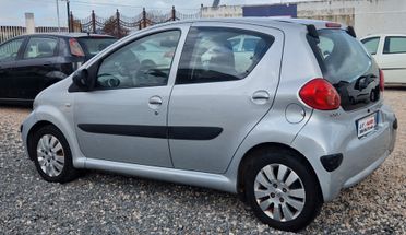 Toyota Aygo 1.4 turbodiesel 5 porte Sol 2009