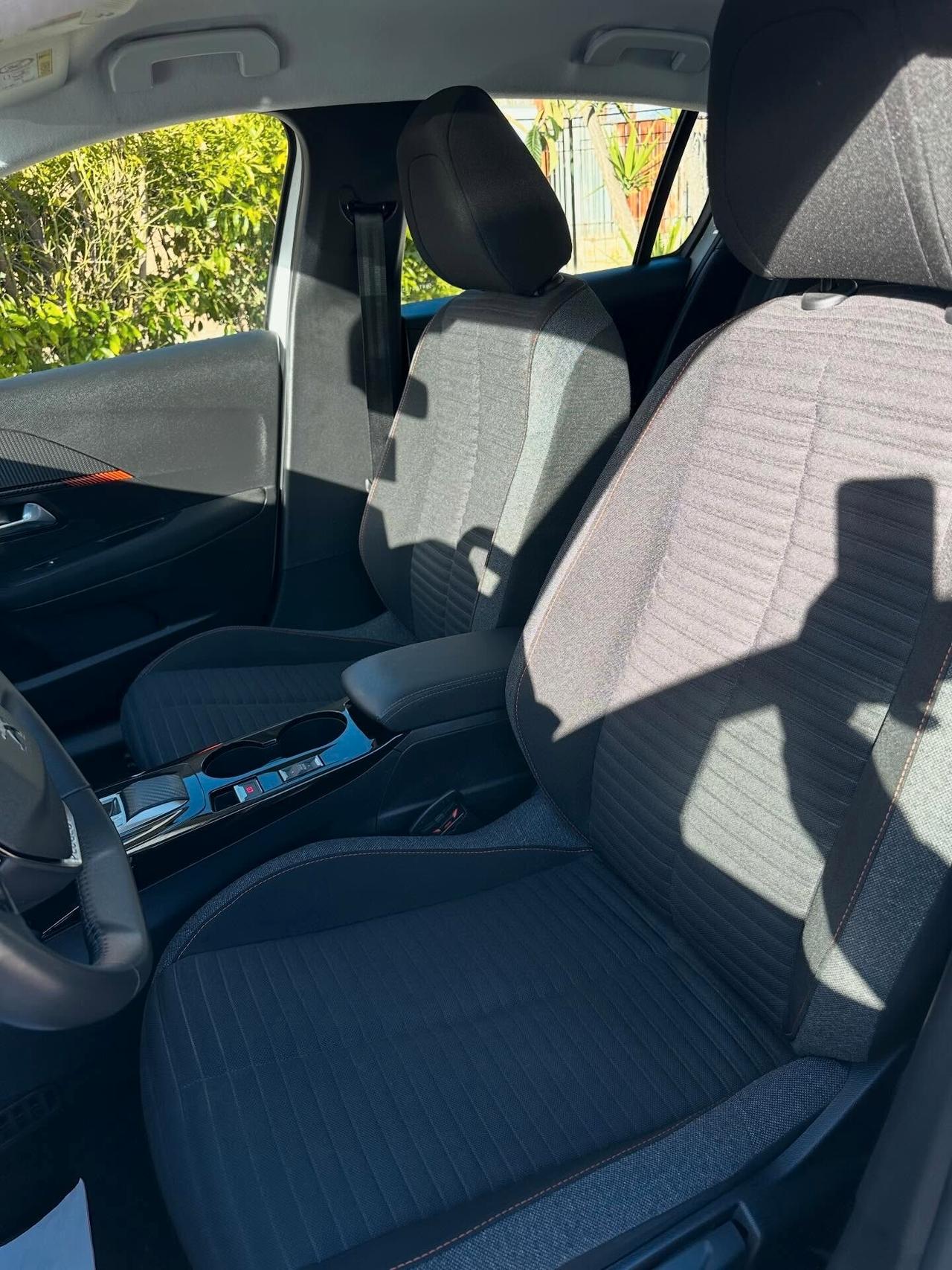 Peugeot 208 motore elettrico 136 CV 5 porte GT