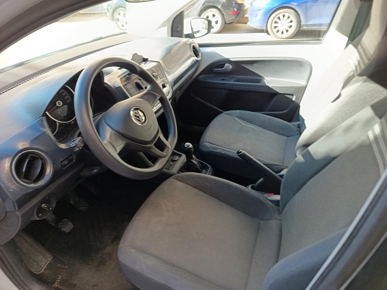 Volkswagen UP! 1.0 5p. move km 42000- ok neopatentati