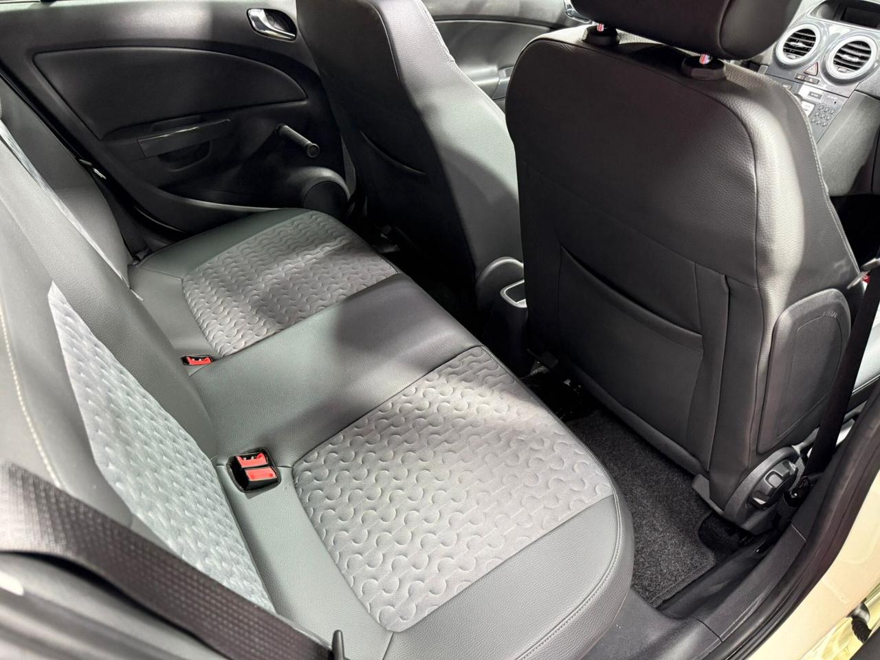 Opel Corsa 1.2 86cv Cosmo - 2011